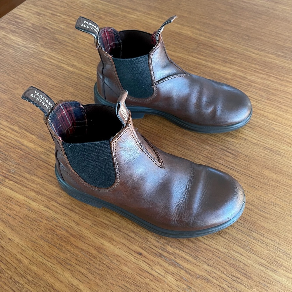 Blundstone boots, antique brown, US size 3
